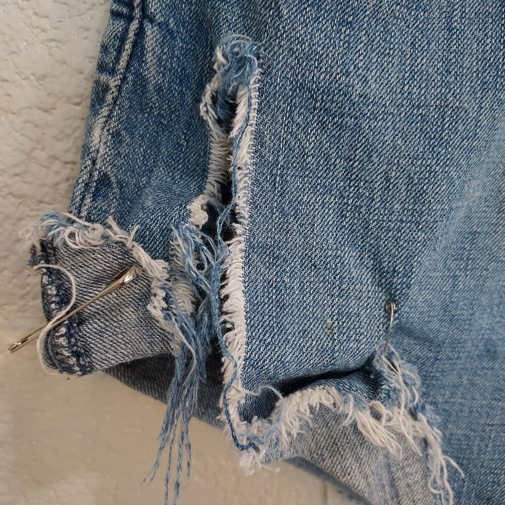 Levi's Super Distressed Cut Off Shorts Size 13 - Picture 4 of 9